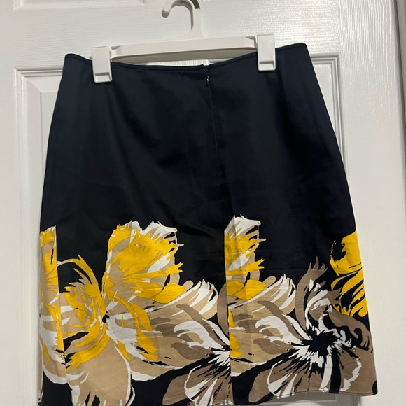 Tahari Skirt - Picture 2 of 5